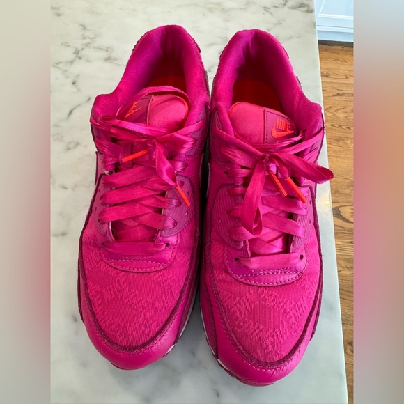 Nike Air Max 90 Valentines Day Pink Women's Sneakers, size 9, EUC - Picture 2 of 4